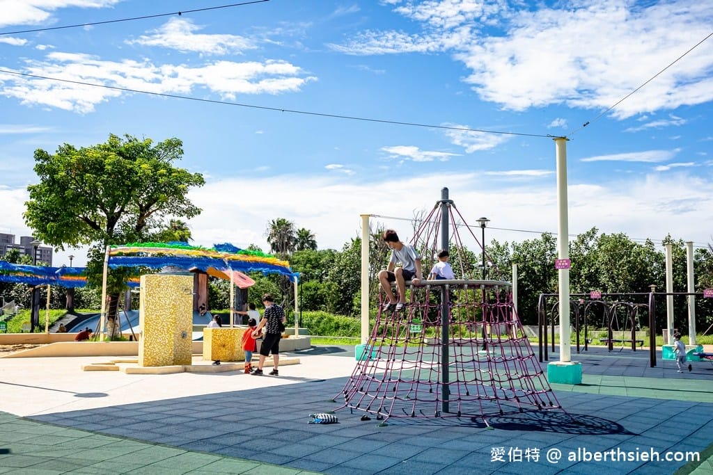苗栗竹南獅山親子公園｜七彩火炎山溜滑梯，沙坑，玩水區