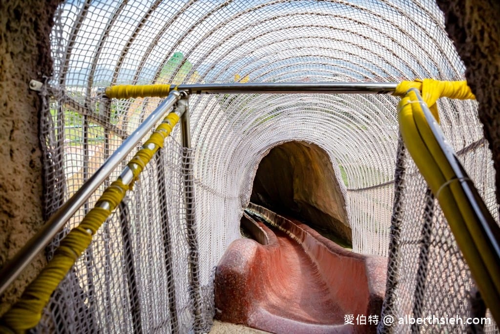 苗栗竹南獅山親子公園｜七彩火炎山溜滑梯，沙坑，玩水區