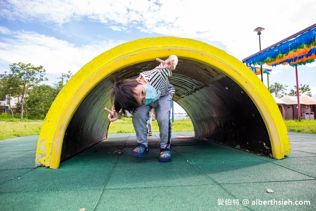 苗栗竹南獅山親子公園｜七彩火炎山溜滑梯，沙坑，玩水區