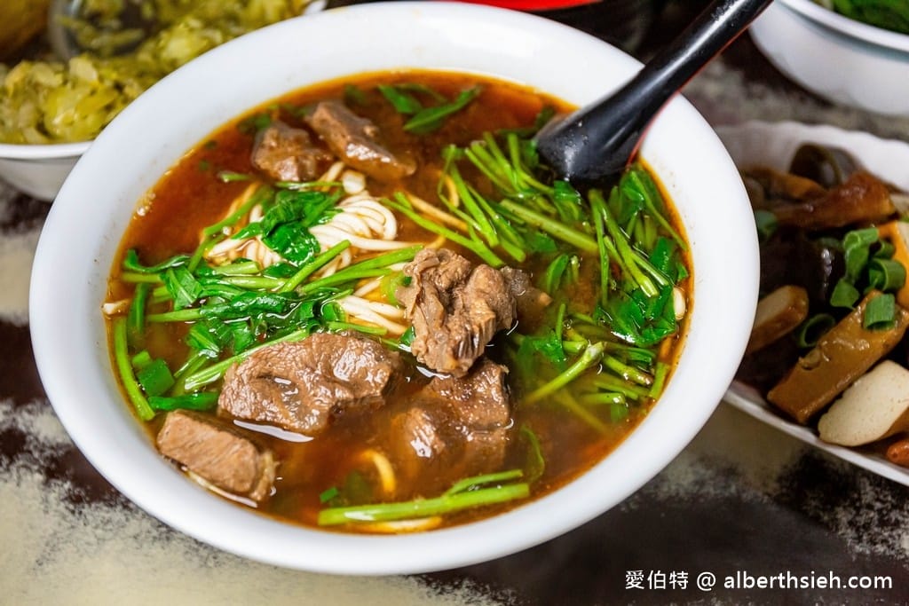 苗栗銅鑼韓鄉村牛肉麵｜價格實惠，湯頭濃厚，辣椒醬超對味