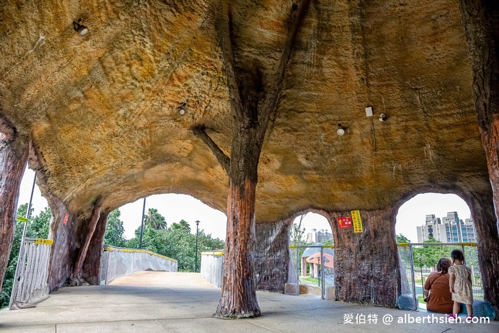 苗栗竹南獅山親子公園｜七彩火炎山溜滑梯，沙坑，玩水區