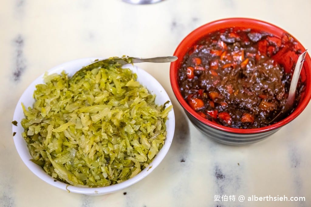 苗栗銅鑼韓鄉村牛肉麵｜價格實惠，湯頭濃厚，辣椒醬超對味