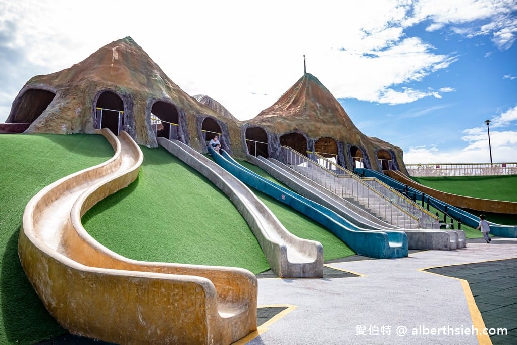 苗栗竹南獅山親子公園｜七彩火炎山溜滑梯，沙坑，玩水區