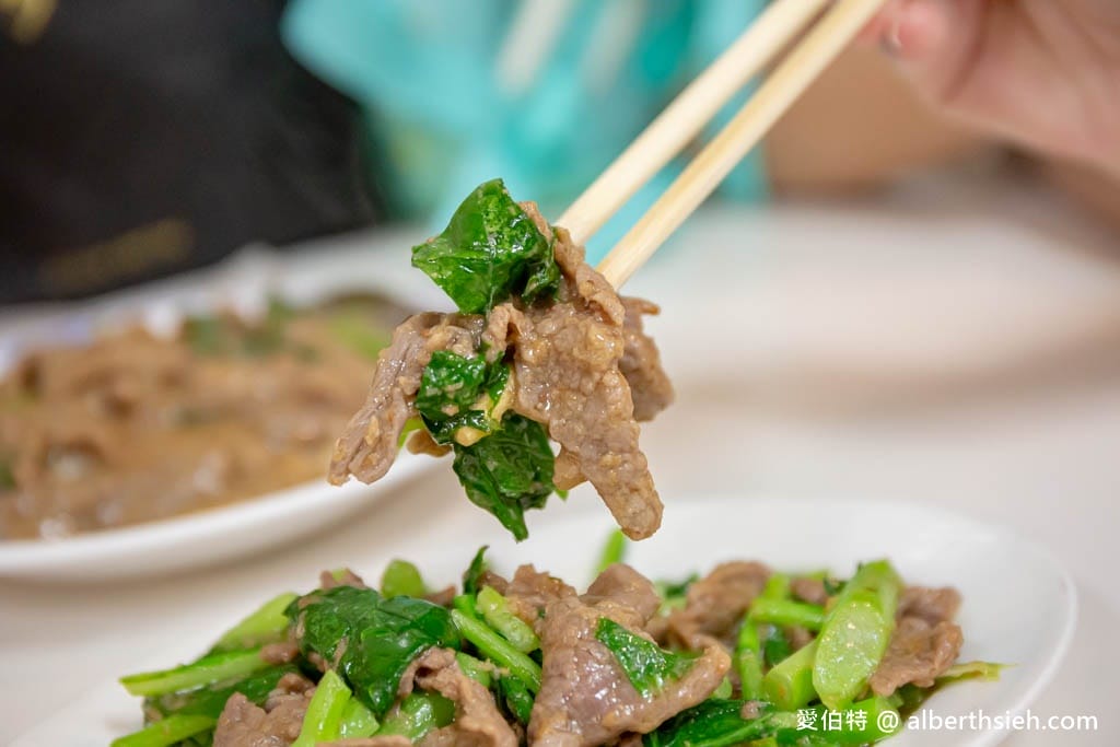 高雄苓雅黃家牛肉麵｜午餐限定沙茶牛肉燴飯必點好吃