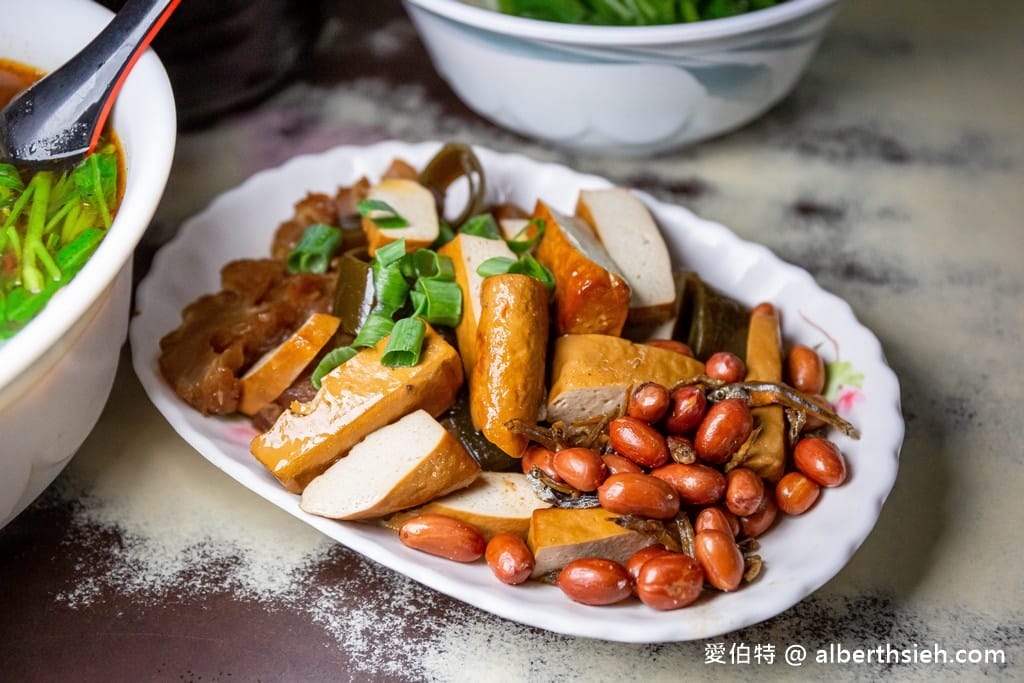 苗栗銅鑼韓鄉村牛肉麵｜價格實惠，湯頭濃厚，辣椒醬超對味