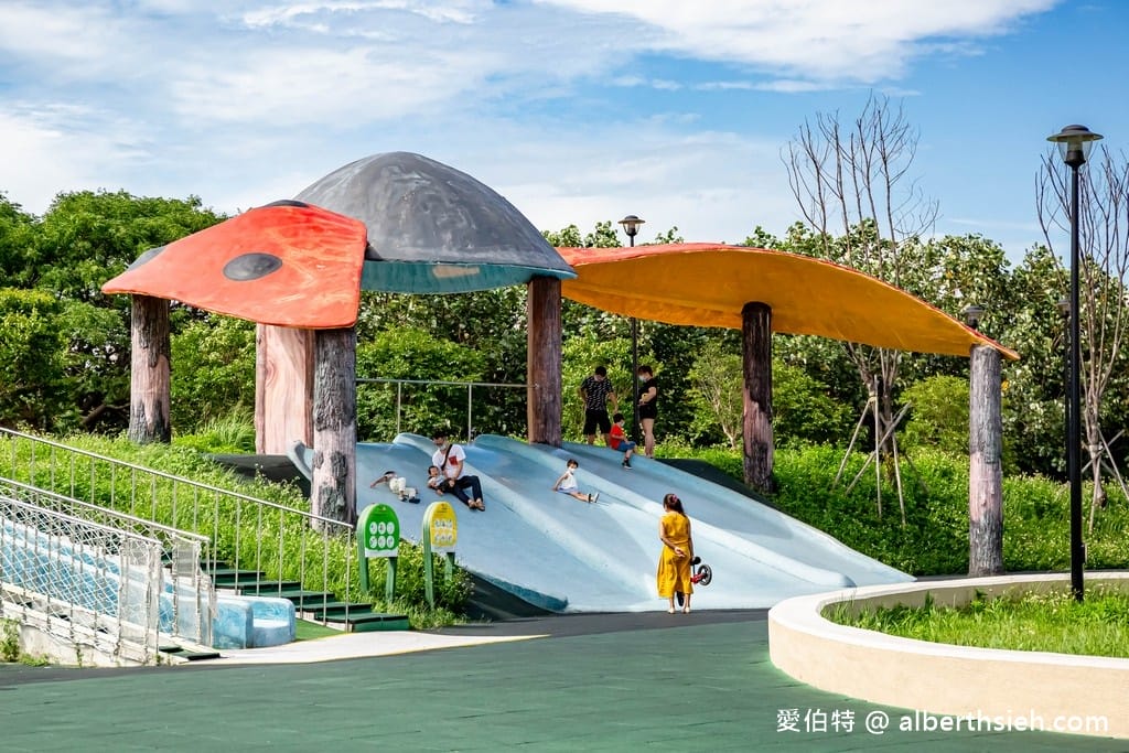 苗栗竹南獅山親子公園｜七彩火炎山溜滑梯，沙坑，玩水區