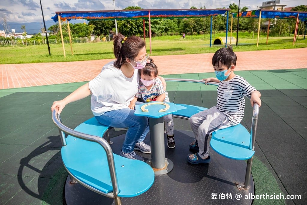 苗栗竹南獅山親子公園｜七彩火炎山溜滑梯，沙坑，玩水區