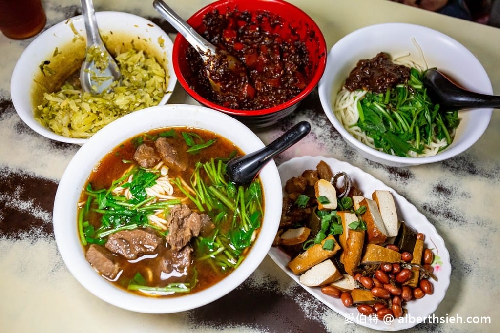 苗栗銅鑼韓鄉村牛肉麵｜價格實惠，湯頭濃厚，辣椒醬超對味