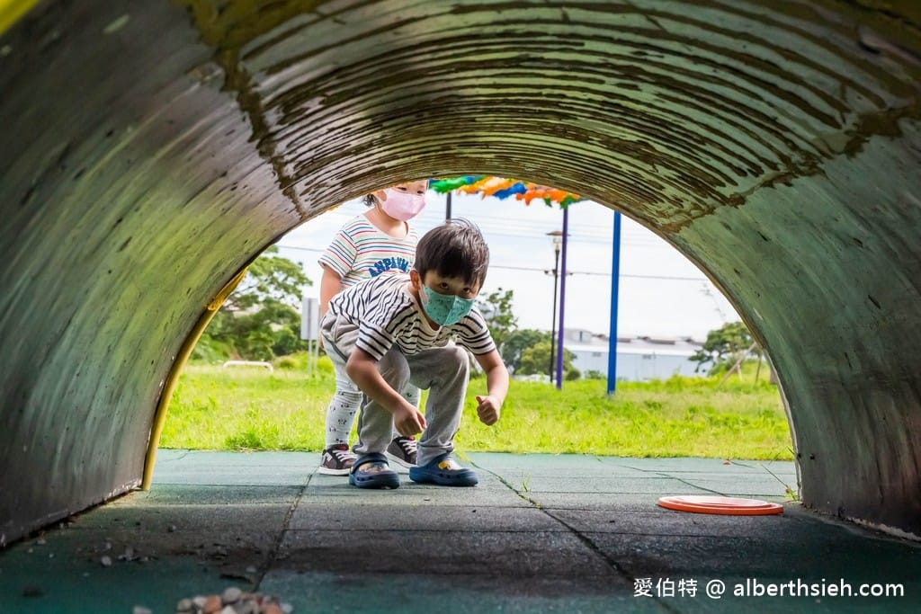 苗栗竹南獅山親子公園｜七彩火炎山溜滑梯，沙坑，玩水區
