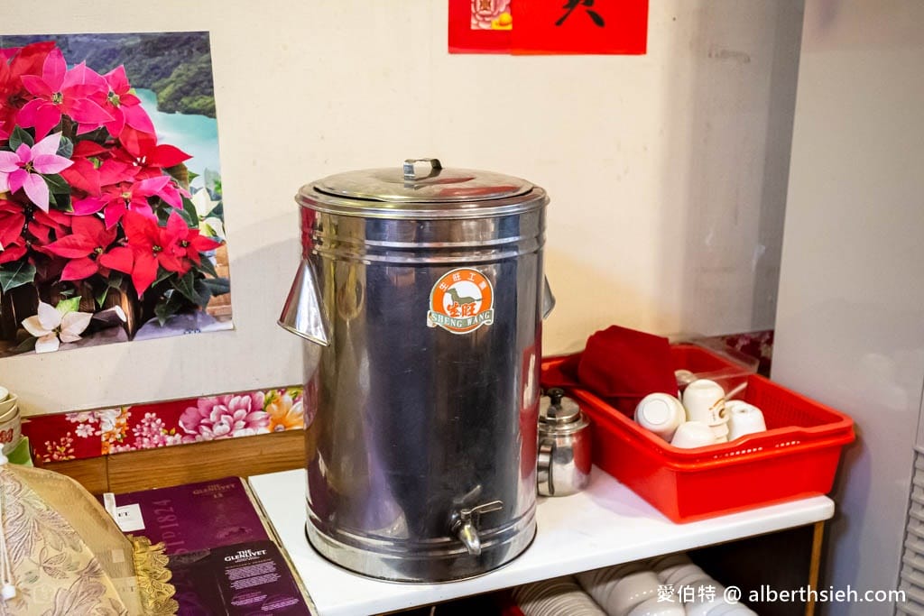 中壢首烏客家御膳館｜雞湯濃郁回甘，鮮蚵蛋、麵疙瘩、燉豬腳必點