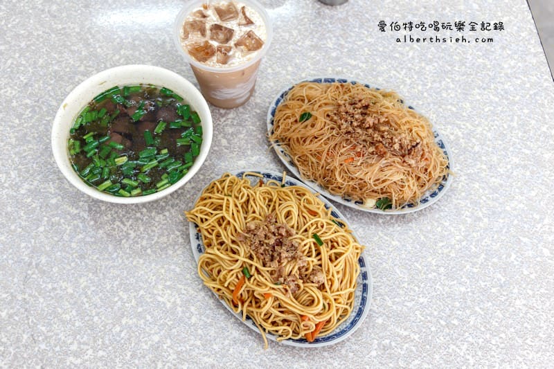 龜山羅媽媽早餐｜在地人狂推，份量超足的炒麵炒米粉