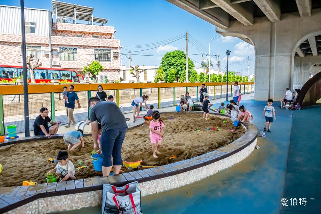 新屋頭洲魅力公園｜滑索×溜滑梯×挖沙×鞦韆台66線橋下公園