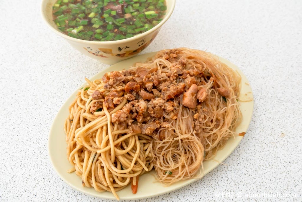 龜山羅媽媽早餐｜在地人狂推，份量超足的炒麵炒米粉