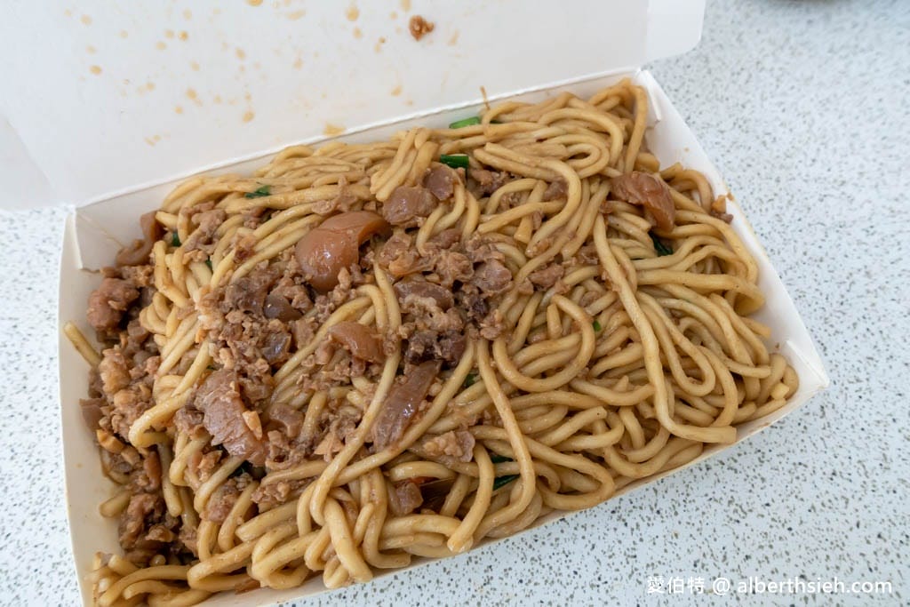 龜山羅媽媽早餐｜在地人狂推，份量超足的炒麵炒米粉