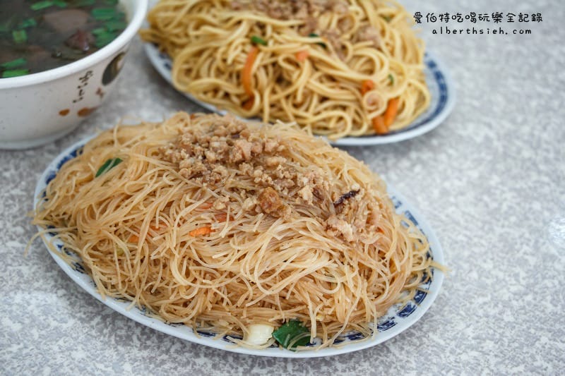 龜山羅媽媽早餐｜在地人狂推，份量超足的炒麵炒米粉
