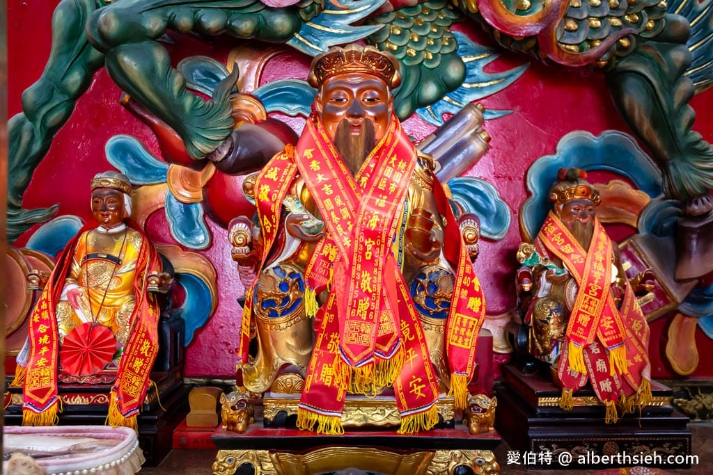 桃園蘆竹海福宮（全台最Q版的土地公3D互動彩繪牆，求招財金雞母）