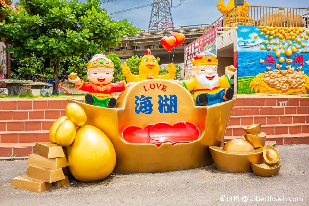 桃園蘆竹海福宮（全台最Q版的土地公3D互動彩繪牆，求招財金雞母）