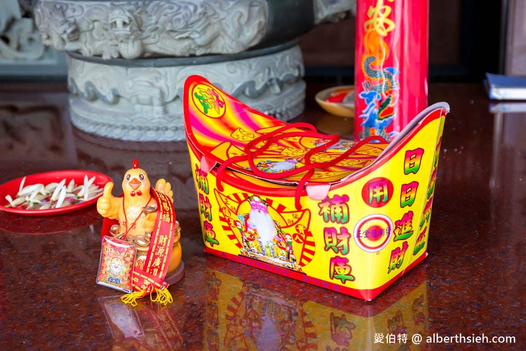 桃園蘆竹海福宮（全台最Q版的土地公3D互動彩繪牆，求招財金雞母）