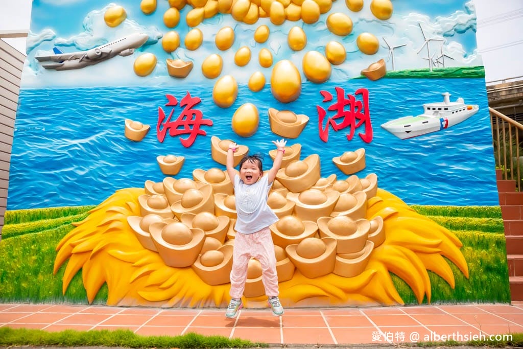 桃園蘆竹海福宮（全台最Q版的土地公3D互動彩繪牆，求招財金雞母）