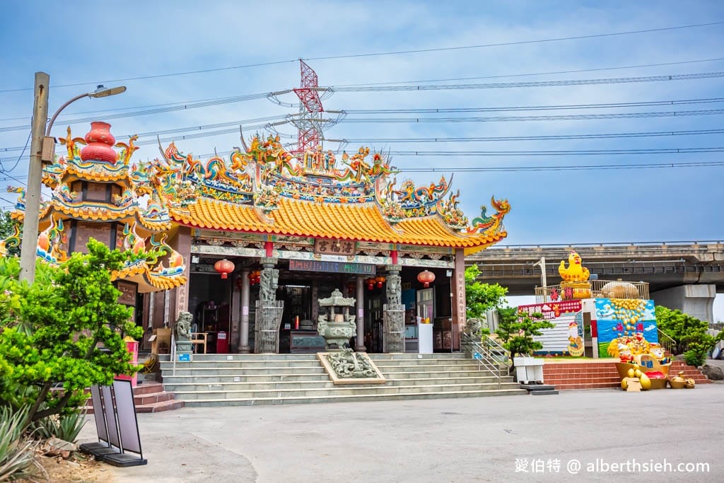 桃園蘆竹海福宮（全台最Q版的土地公3D互動彩繪牆，求招財金雞母）