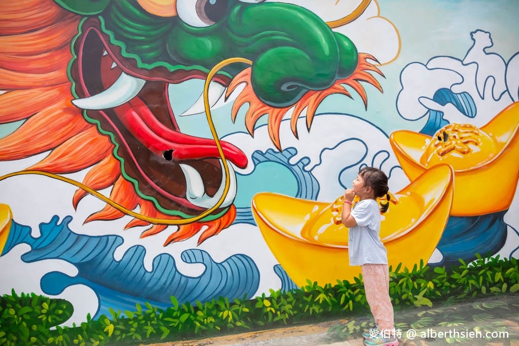 桃園蘆竹海福宮（全台最Q版的土地公3D互動彩繪牆，求招財金雞母）