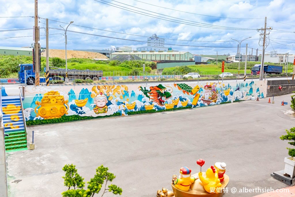 桃園蘆竹海福宮（全台最Q版的土地公3D互動彩繪牆，求招財金雞母）