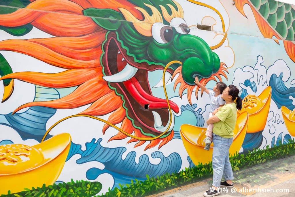 桃園蘆竹海福宮（全台最Q版的土地公3D互動彩繪牆，求招財金雞母）