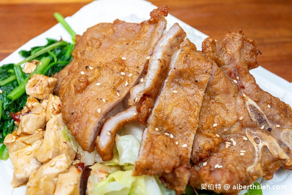 A店排骨餐｜桃園龜山美食，林口長庚旁便當店，雞腿排骨都好吃