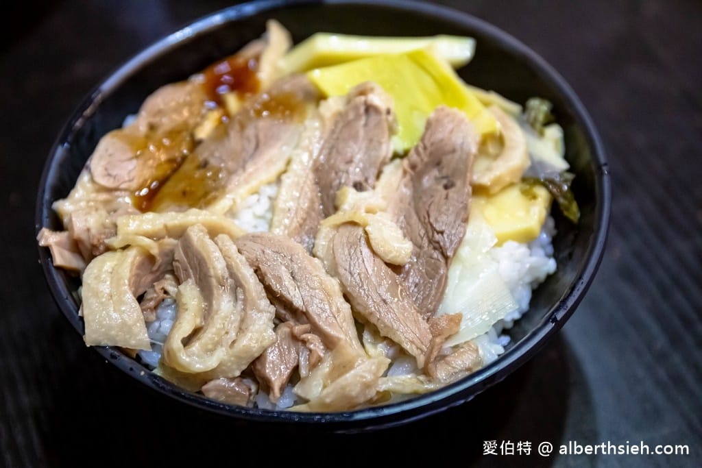 中壢老天鵝鵝肉專賣店中山總店|肉質鮮嫩多汁,清油麵湯頭很香很好喝 - 第12張圖 中壢老天鵝鵝肉專賣店中山總店|肉質鮮嫩多汁,清油麵湯頭很香很好喝