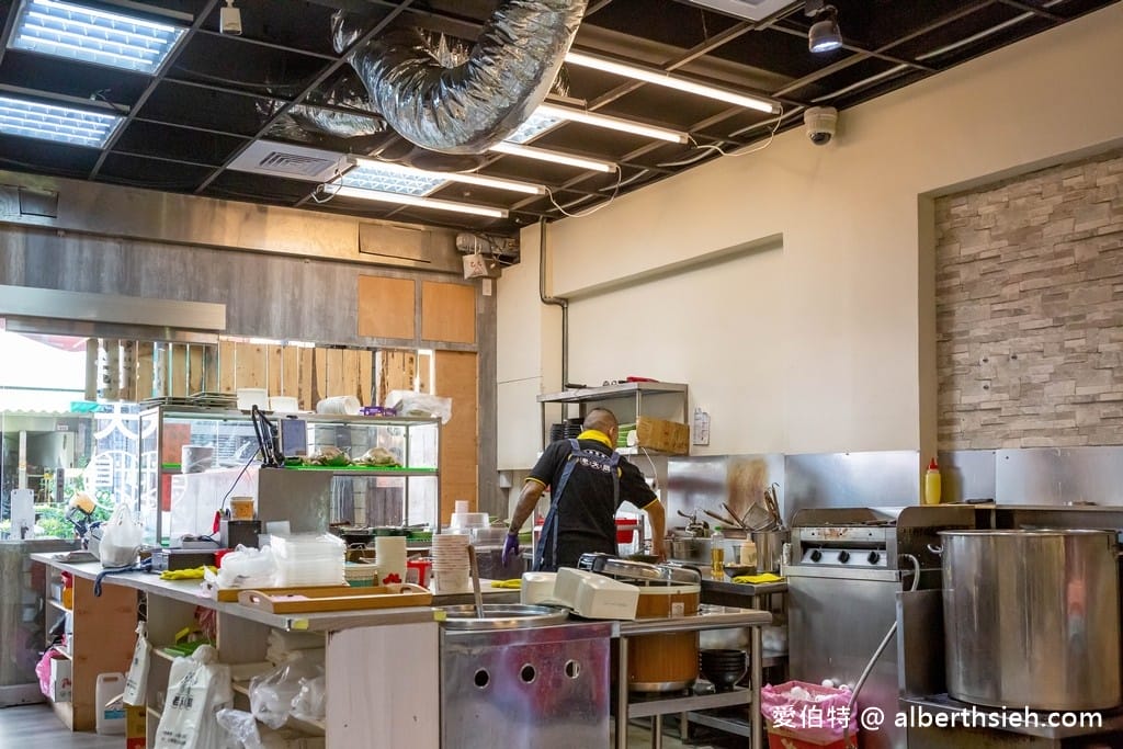 中壢老天鵝鵝肉專賣店中山總店|肉質鮮嫩多汁,清油麵湯頭很香很好喝 - 第5張圖 中壢老天鵝鵝肉專賣店中山總店|肉質鮮嫩多汁,清油麵湯頭很香很好喝