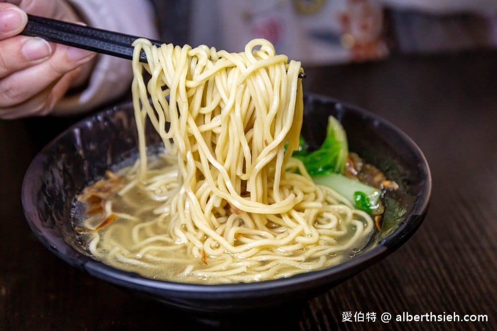 中壢老天鵝鵝肉專賣店中山總店|肉質鮮嫩多汁,清油麵湯頭很香很好喝 - 第10張圖 中壢老天鵝鵝肉專賣店中山總店|肉質鮮嫩多汁,清油麵湯頭很香很好喝