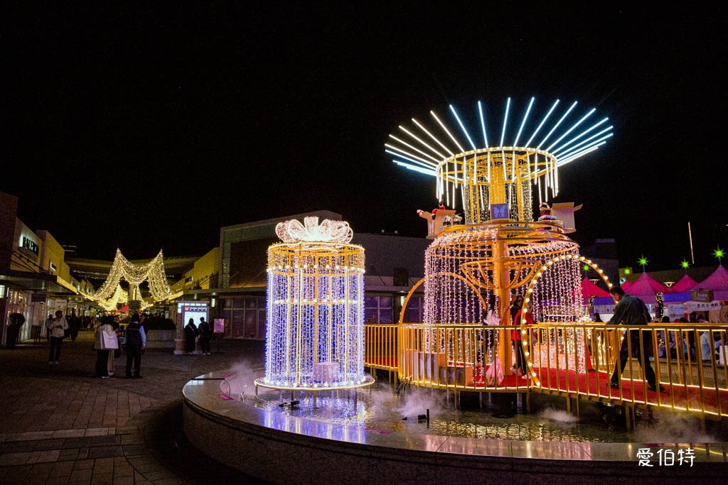 2025桃園華泰名品城聖誕節｜20公尺聖誕樹，38攤飄雪市集美食，10週年煙火秀 @愛伯特