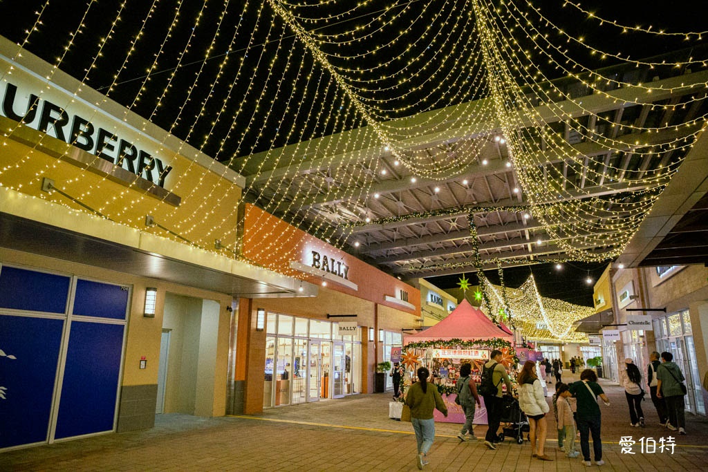 2025桃園華泰名品城聖誕節|20公尺聖誕樹,38攤飄雪市集美食,10週年煙火秀 @愛伯特