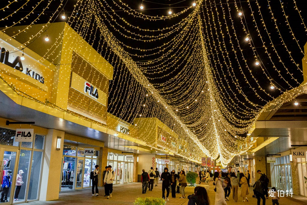 2025桃園華泰名品城聖誕節|20公尺聖誕樹,38攤飄雪市集美食,10週年煙火秀 @愛伯特