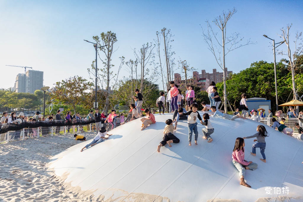桃園南崁溪第一河濱公園｜跳跳雲朵彈跳床，沙坑，全年齡都可玩 @愛伯特