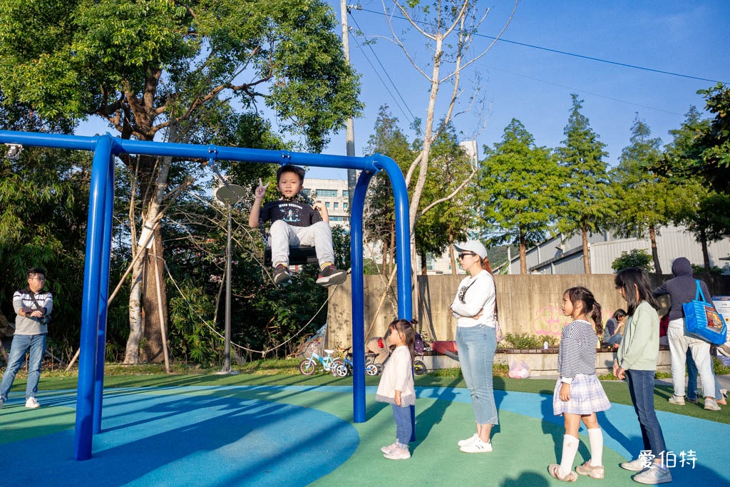 桃園南崁溪第一河濱公園|跳跳雲朵彈跳床,沙坑,全年齡都可玩 @愛伯特