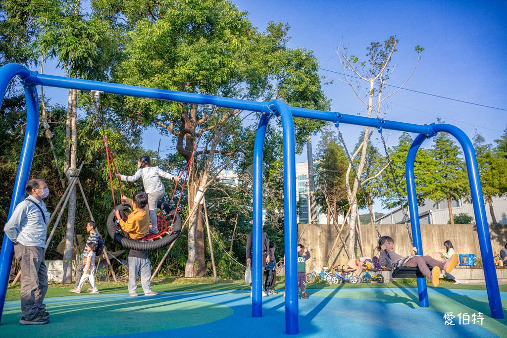 桃園南崁溪第一河濱公園|跳跳雲朵彈跳床,沙坑,全年齡都可玩 @愛伯特