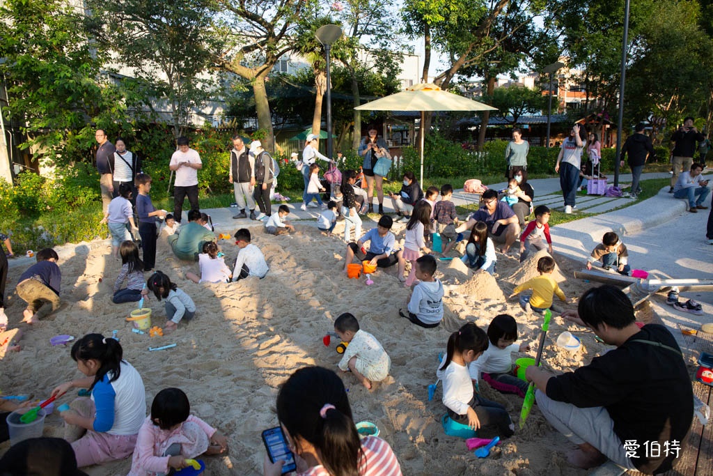 桃園南崁溪第一河濱公園|跳跳雲朵彈跳床,沙坑,全年齡都可玩 @愛伯特