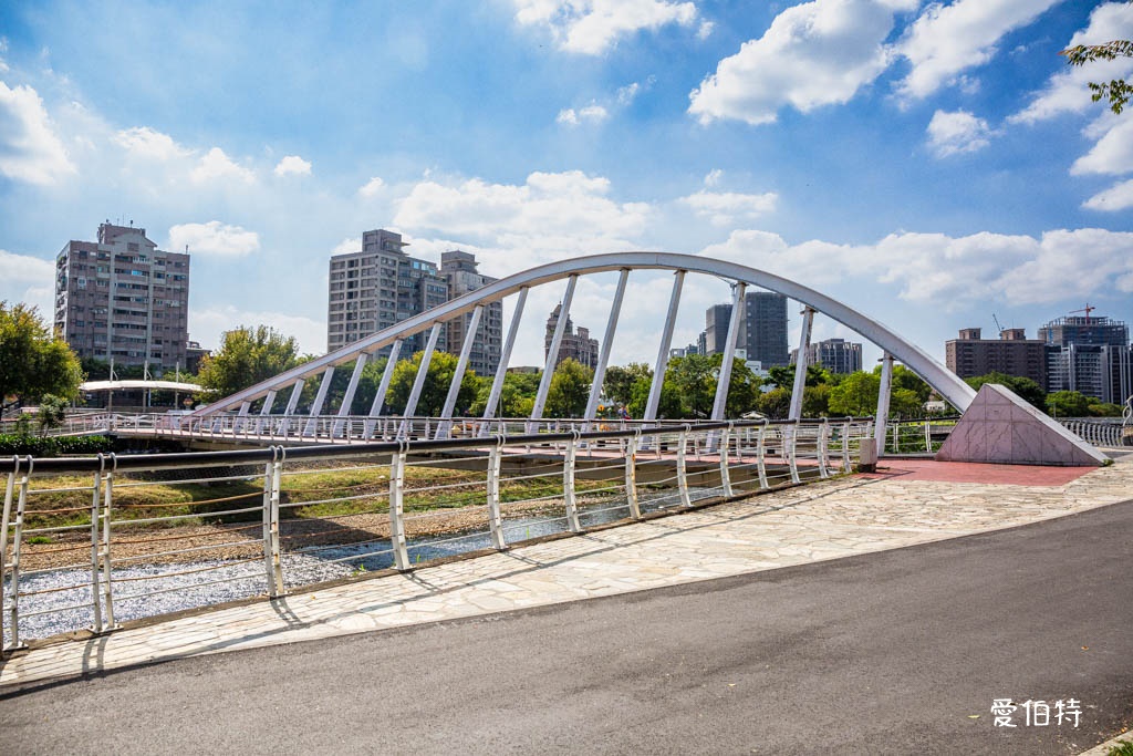 桃園南崁溪第一河濱公園|跳跳雲朵彈跳床,沙坑,全年齡都可玩 @愛伯特