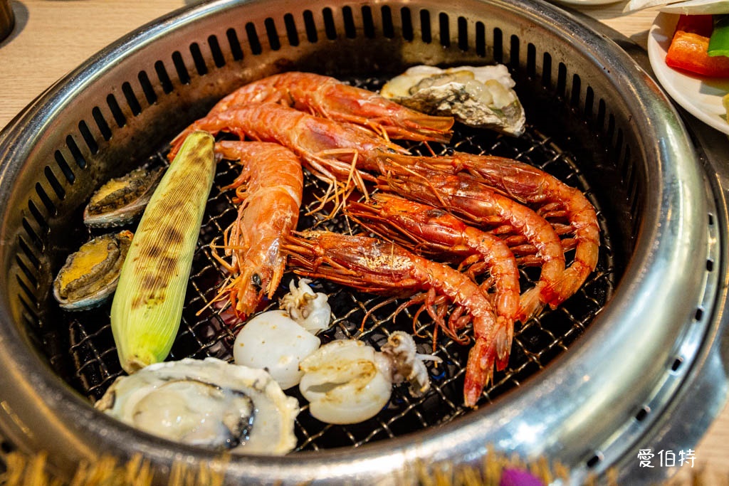 蘆竹燒肉道燒烤火鍋吃到飽|689元起,全台第一家軌道送餐 @愛伯特