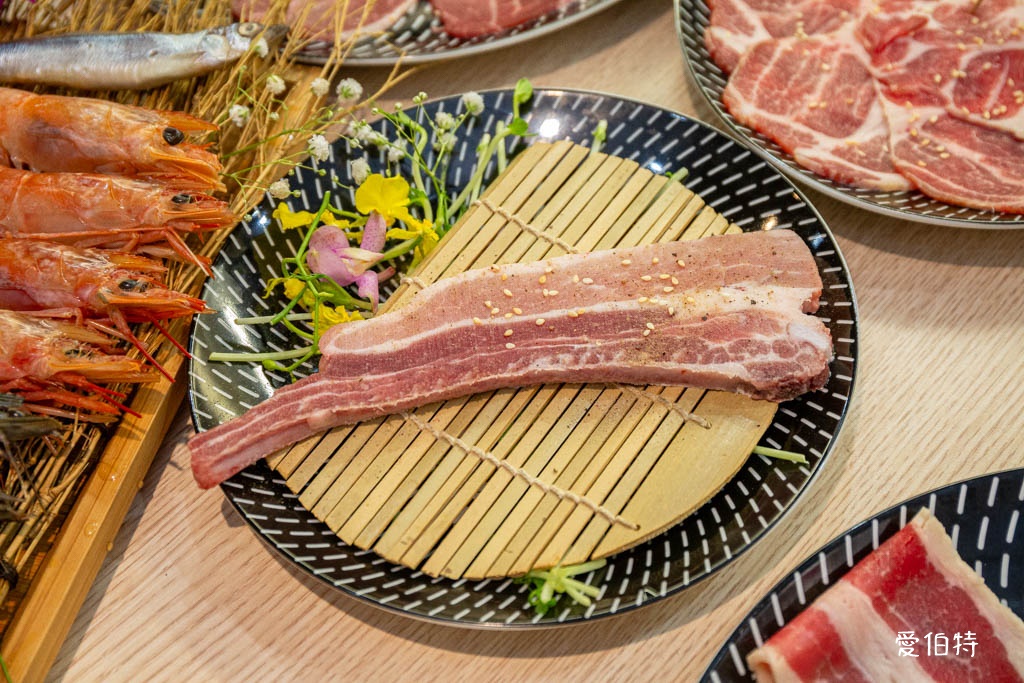 蘆竹燒肉道燒烤火鍋吃到飽|689元起,全台第一家軌道送餐 @愛伯特