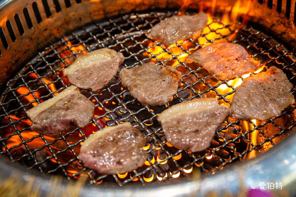 蘆竹燒肉道燒烤火鍋吃到飽｜689元起，全台第一家軌道送餐 @愛伯特