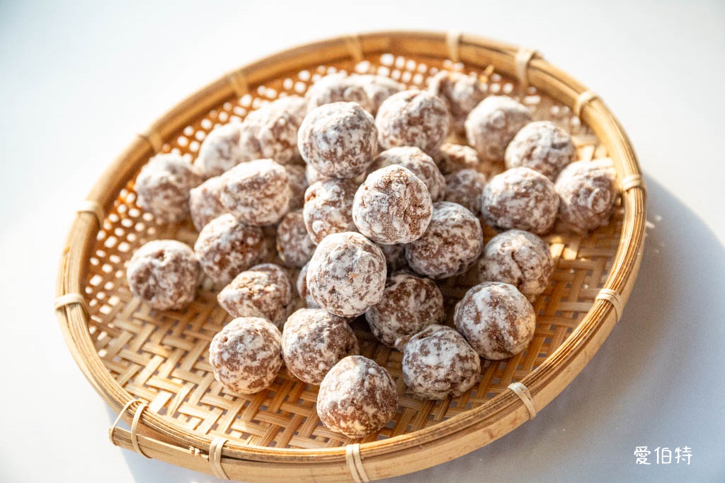 中壢老街溪A22站伴手禮推薦｜三陽食品創始店，古早味零食、蜜餞、肉乾一次買齊 @愛伯特