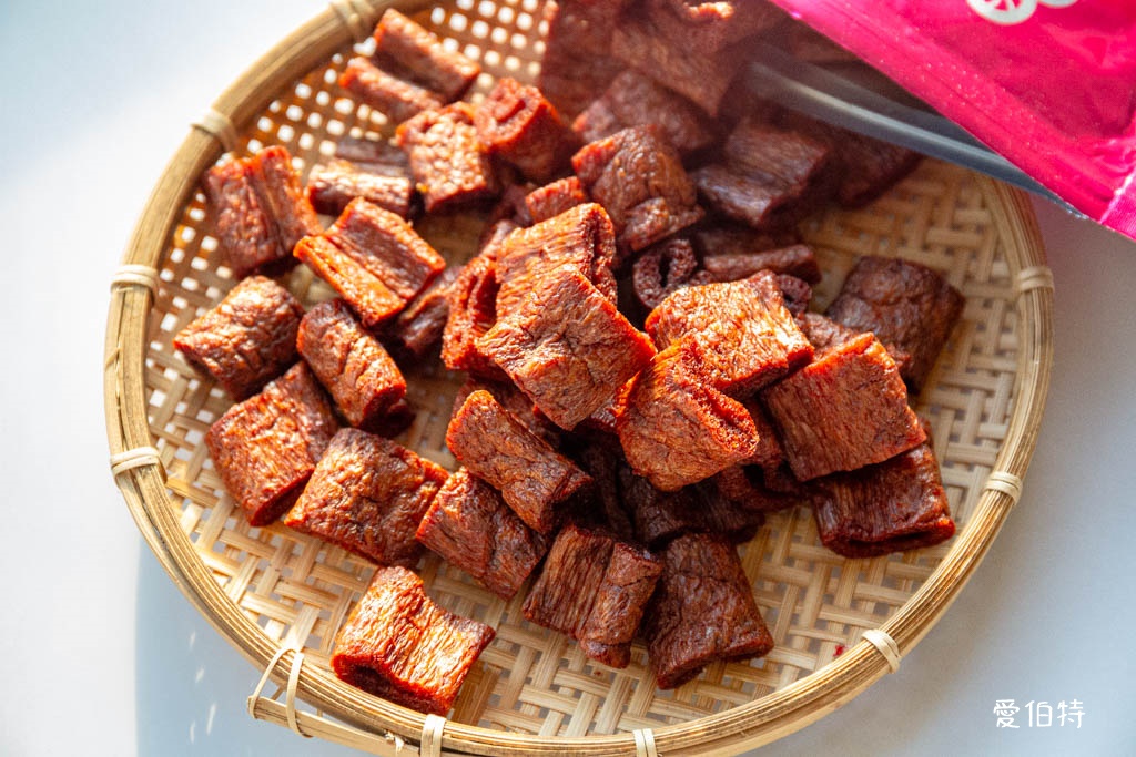 中壢老街溪A22站伴手禮推薦｜三陽食品創始店，古早味零食、蜜餞、肉乾一次買齊 @愛伯特