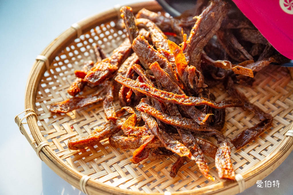 中壢老街溪A22站伴手禮推薦｜三陽食品創始店，古早味零食、蜜餞、肉乾一次買齊 @愛伯特