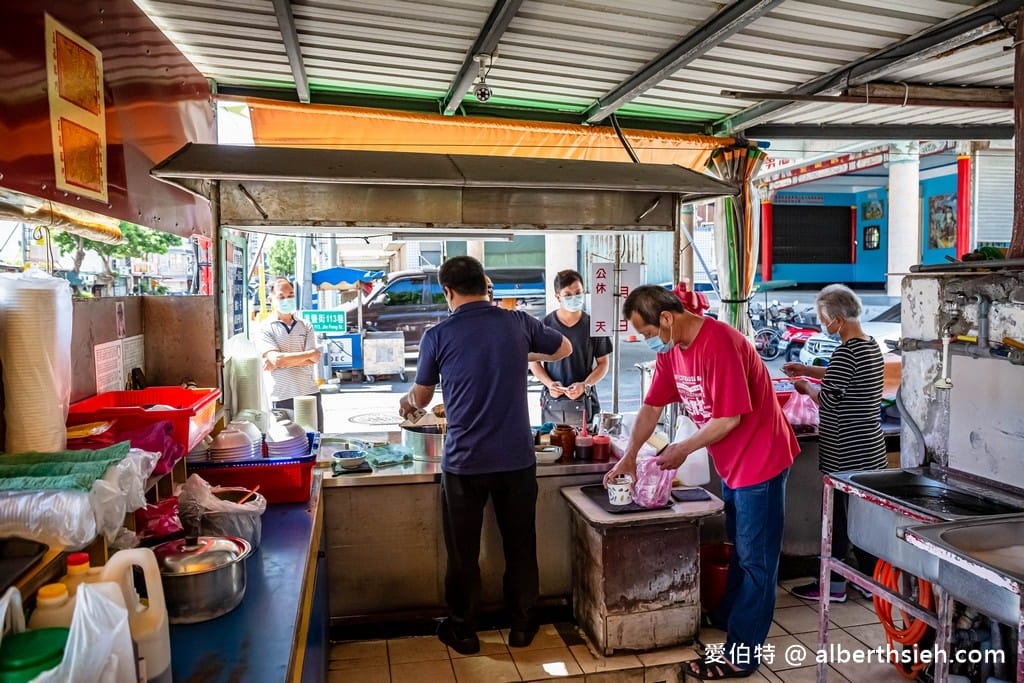 花蓮帝君廟前米粉羹｜在地人的早餐，直接跟老闆說一套就對啦