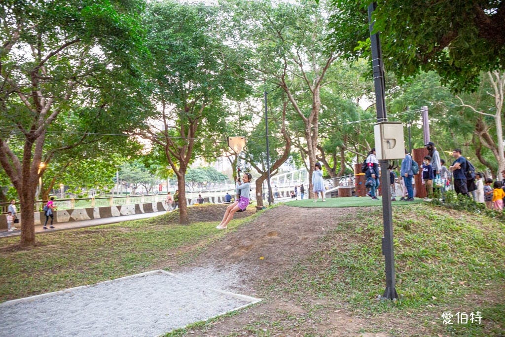 桃園親子景點｜南崁溪第一河濱公園，跳跳雲彈跳床、森林挑戰區