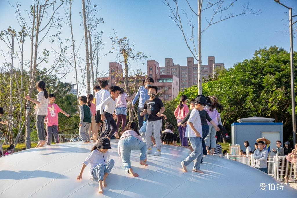 桃園親子景點｜南崁溪第一河濱公園，跳跳雲彈跳床、森林挑戰區