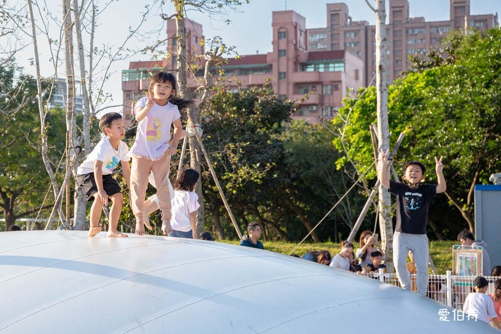桃園親子景點｜南崁溪第一河濱公園，跳跳雲彈跳床、森林挑戰區