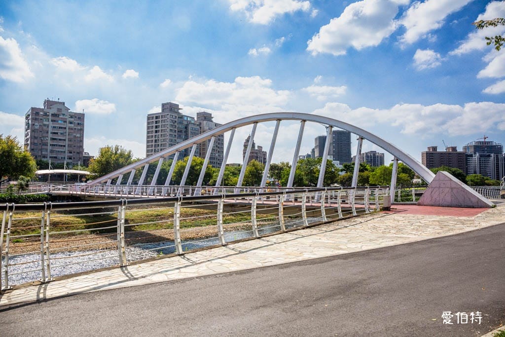 桃園親子景點｜南崁溪第一河濱公園，跳跳雲彈跳床、森林挑戰區